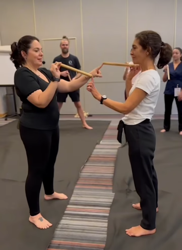 Ana votre praticienne suit une formation afin de perfectionner son alignement postural lorsqu'elle réalise des messages.