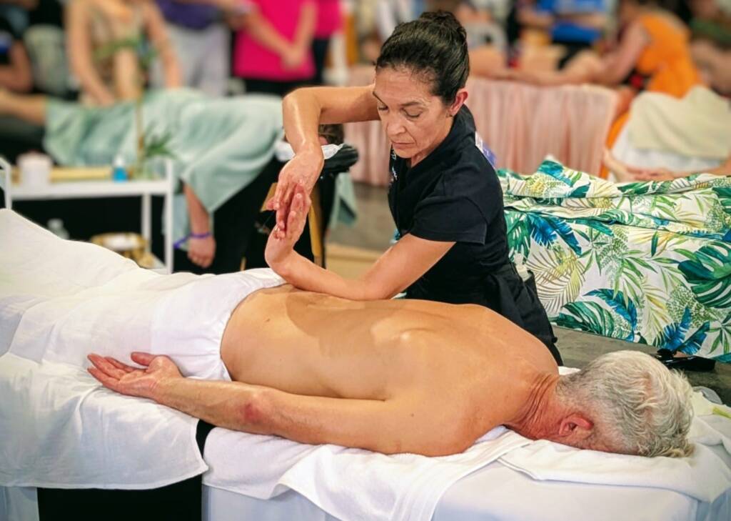 Votre praticienne en action au Championnat d'Europe de Massage 2025