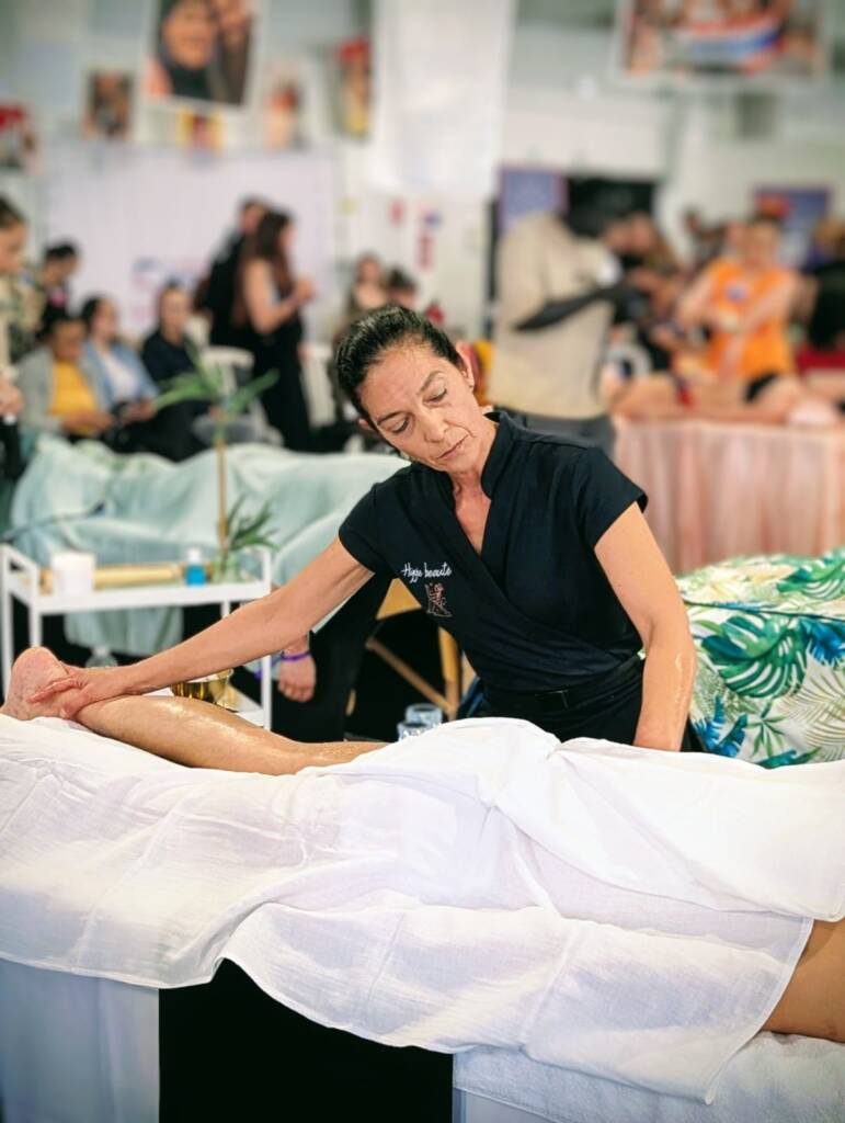 Votre praticienne en action au Championnat d'Europe de Massage 2025